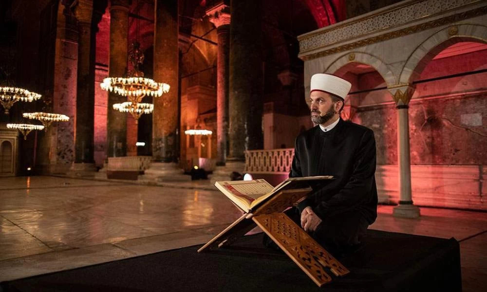 ΥΠΕΞ: "Πρόκληση κατά των Χριστιανών η ανάγνωση κορανίου στην Αγιά Σοφιά"
